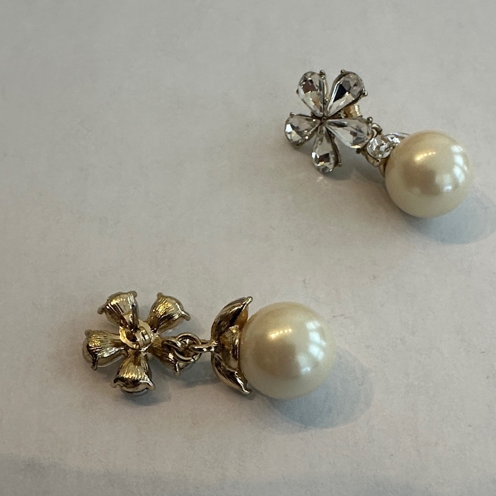 Lustrous Pearl and Crystal Drop Earrings Costume Jewelry - Picture 2 of 4